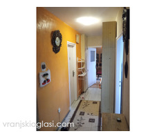 Dvosoban namešten stan 50m2 kod med. fakulteta u Nišu na prodaju